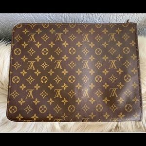 LOUIS VUITTON. Monogram Poche Document Portfolio
